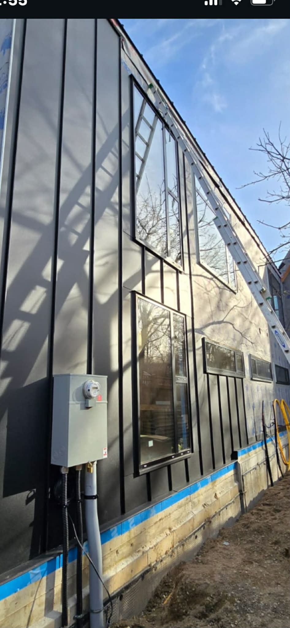 Projet de revêtement extérieur noir